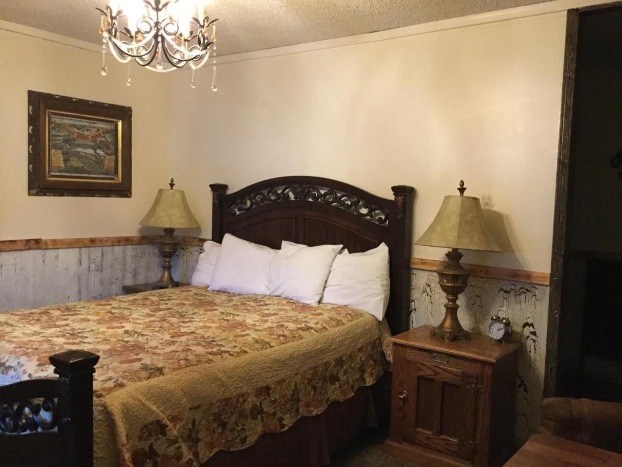 Black Bear Motel Davenport Экстерьер фото