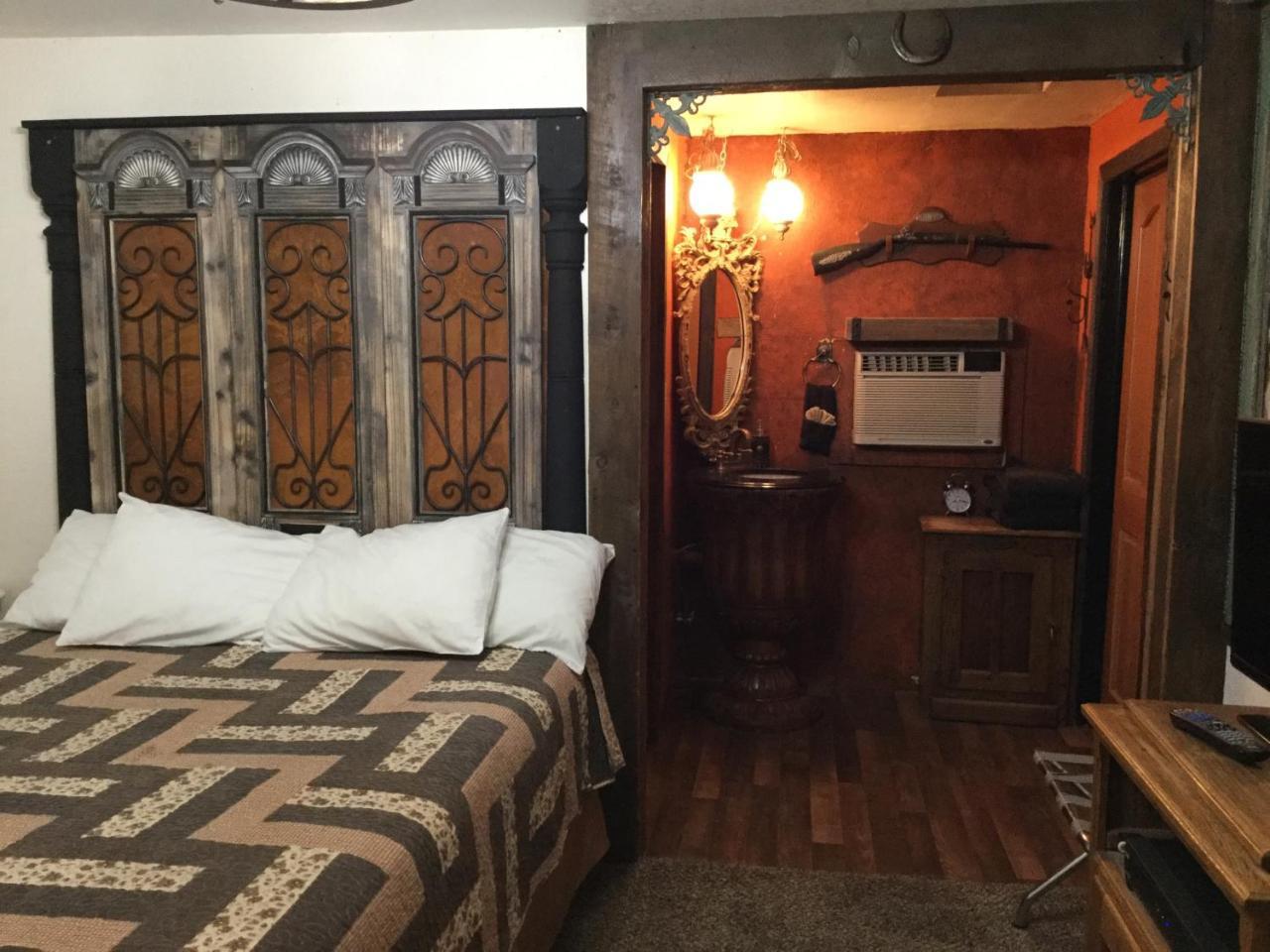 Black Bear Motel Davenport Экстерьер фото