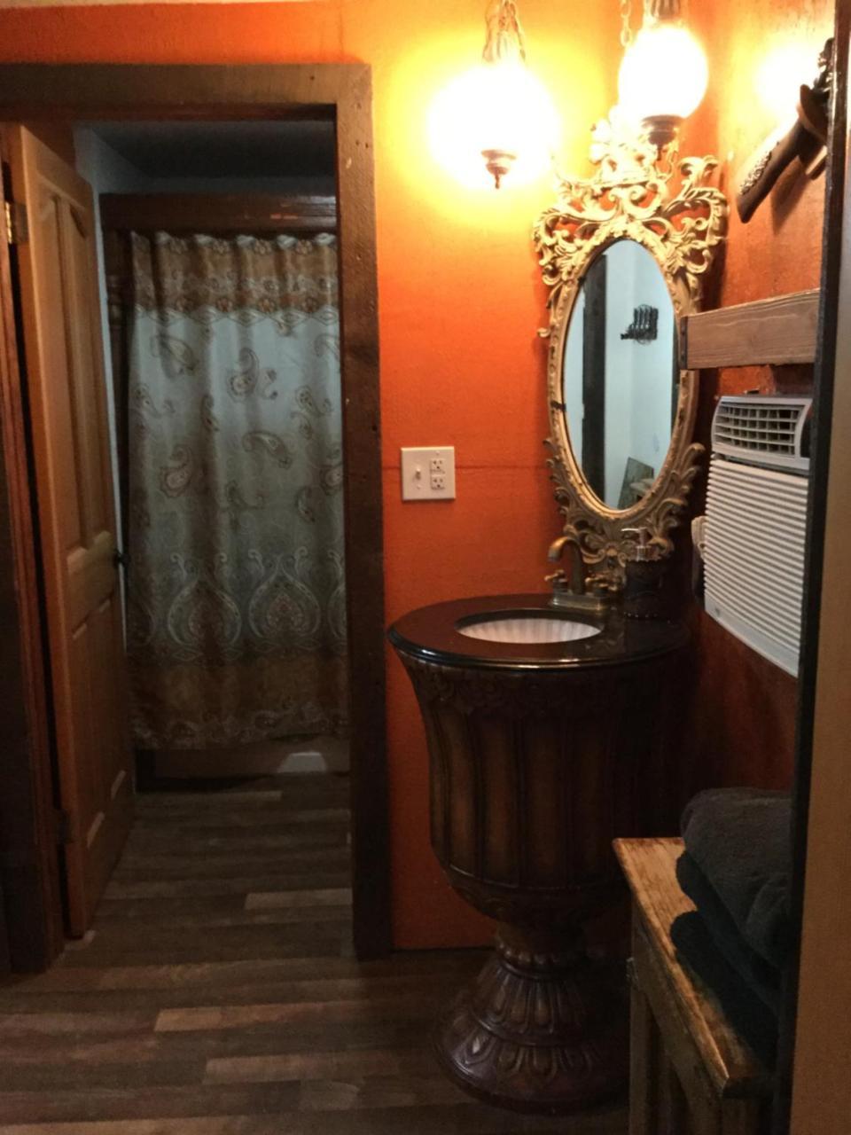 Black Bear Motel Davenport Экстерьер фото