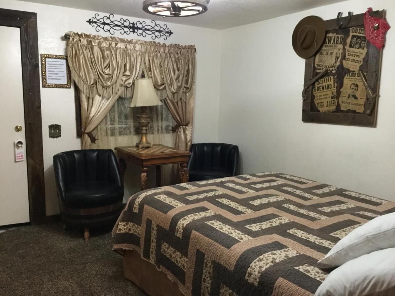 Black Bear Motel Davenport Экстерьер фото