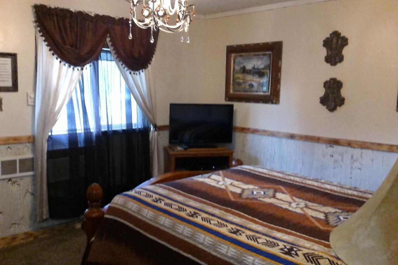 Black Bear Motel Davenport Экстерьер фото